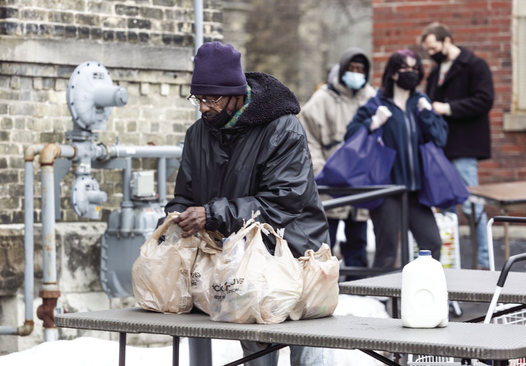 2021.02.23_Dierbeck_FE_Hunger_Riverwest Food Pantry-Final_3.jpg